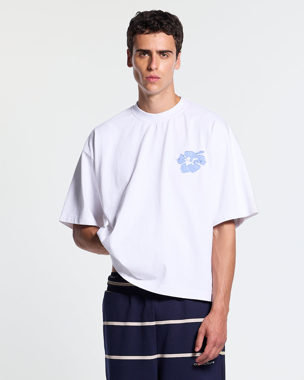 TROPICAL FEVER TEE WHITE - white hibiscus print tee, front view on male model - Cold Culture #man