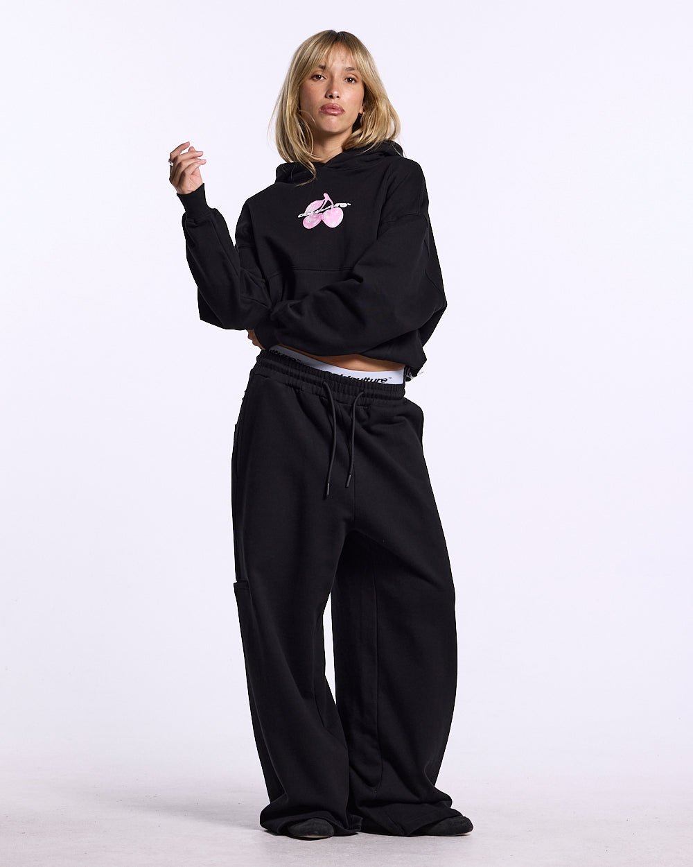 BERRY HOODIE BLACK - Cold Culture #woman