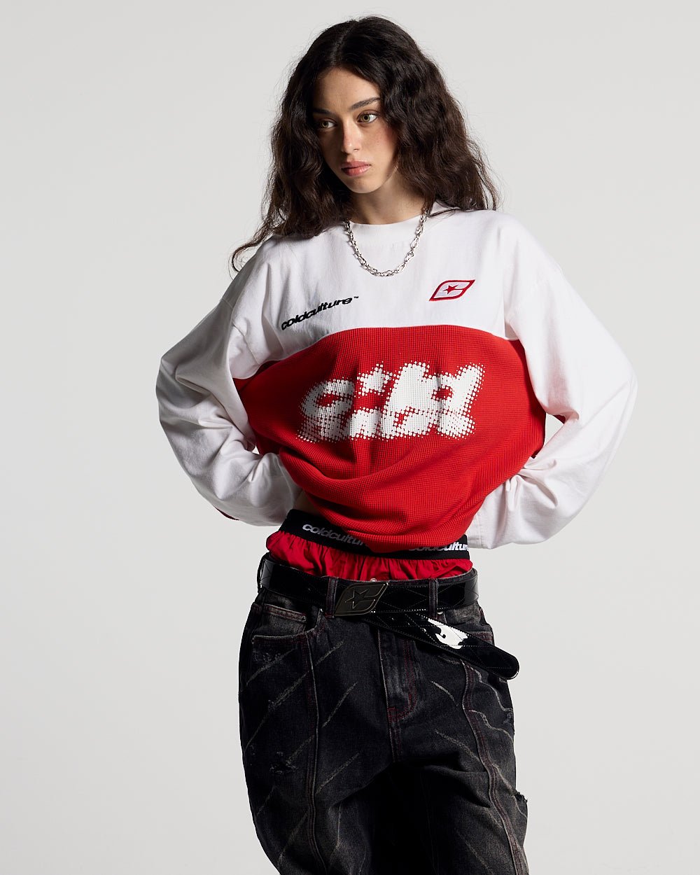 BICOLOR WAFFLE LONGSLEEVE RED & WHITE - red and white colorblock longsleeve tee, front view on female model - Cold Culture #woman