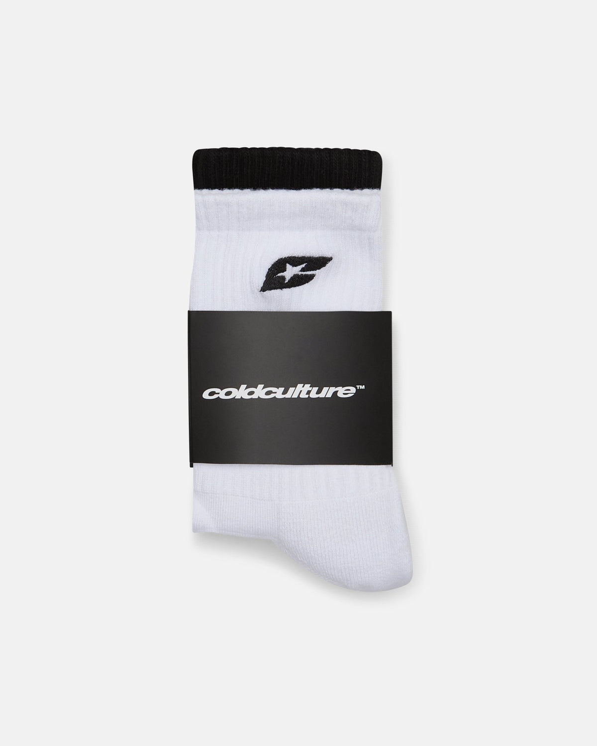 C SOCKS PACK WHITE & BLACK - white and black crew socks, flat lay - Cold Culture #packshot