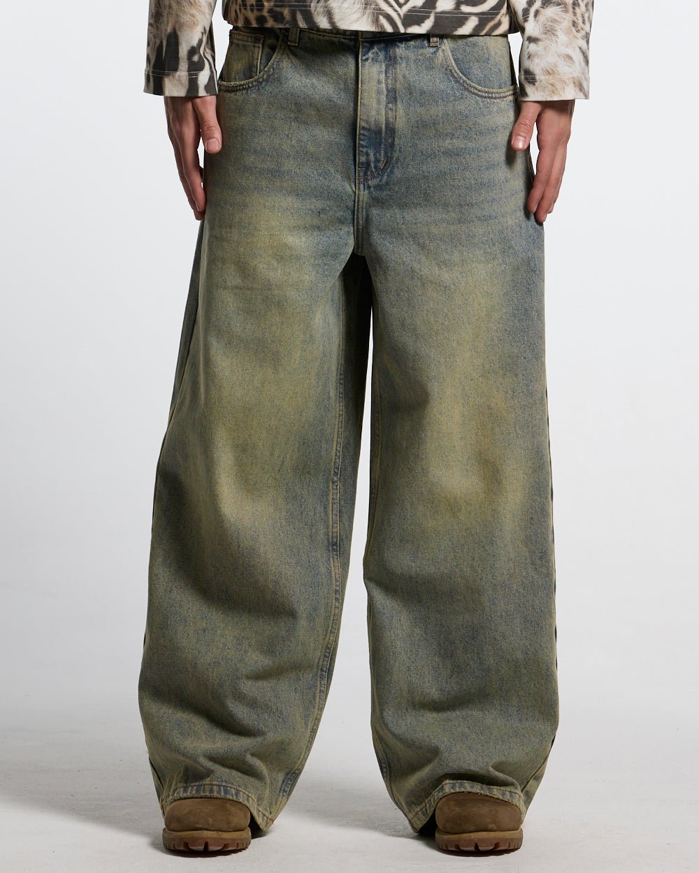 C V2 PANTS DIRTY LIGHT DENIM - light wash baggy denim pants, front view on male model - Cold Culture