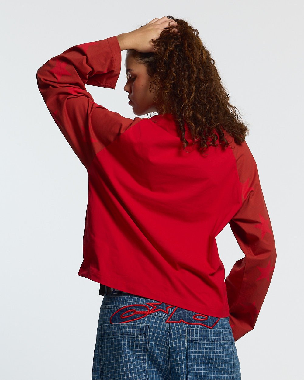 CONSTELLATION LONGSLEEVE RED & BURGUNDY - red star print longsleeve tee, back view on female model - Cold Culture #woman