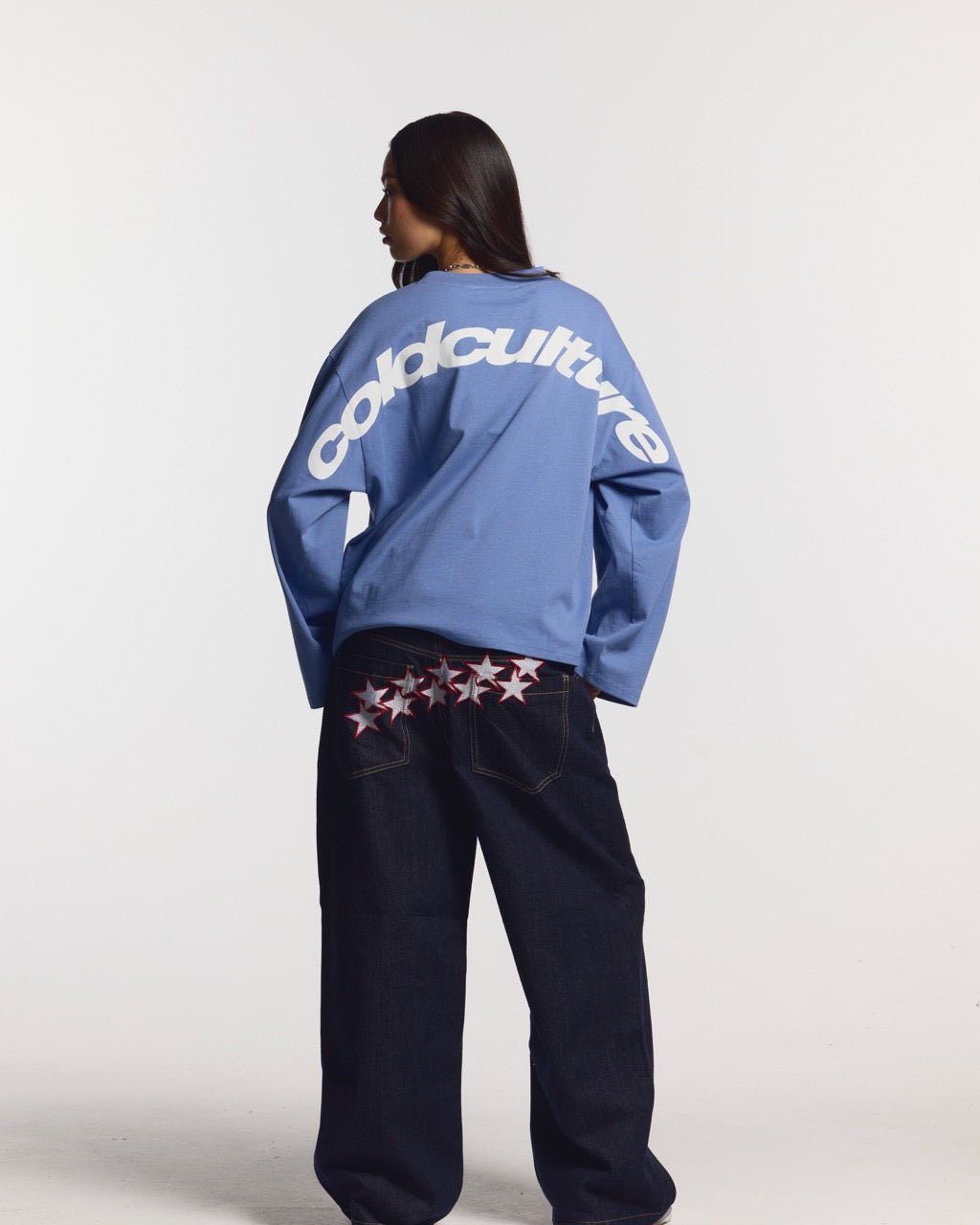 CURVED LONGSLEEVE BLUE - blue oversized longsleeve tee, back view on female model - Cold Culture #woman