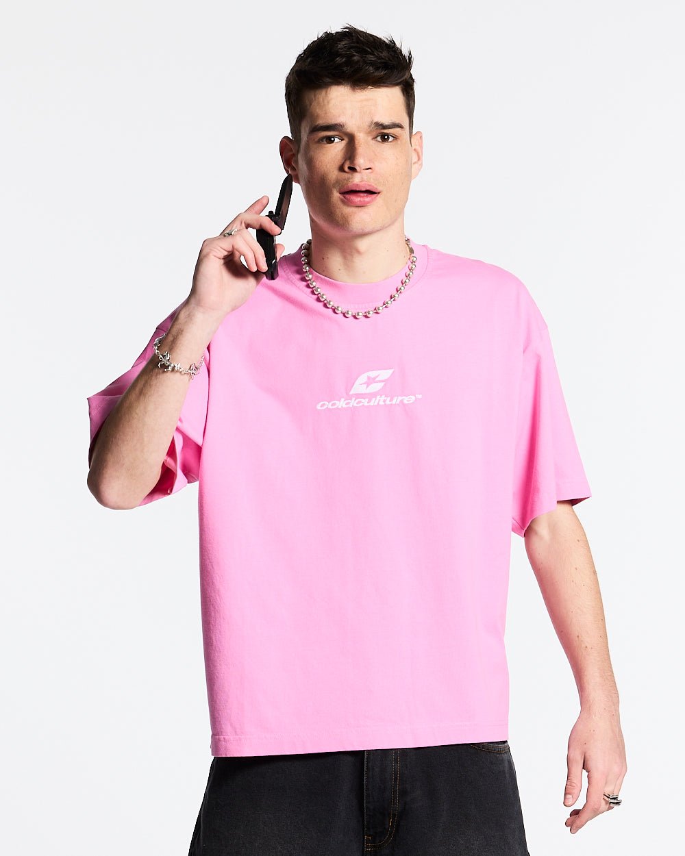 CURVED TEE FUCHSIA PINK - pink oversized tee, front view on male model - Cold Culture #man
