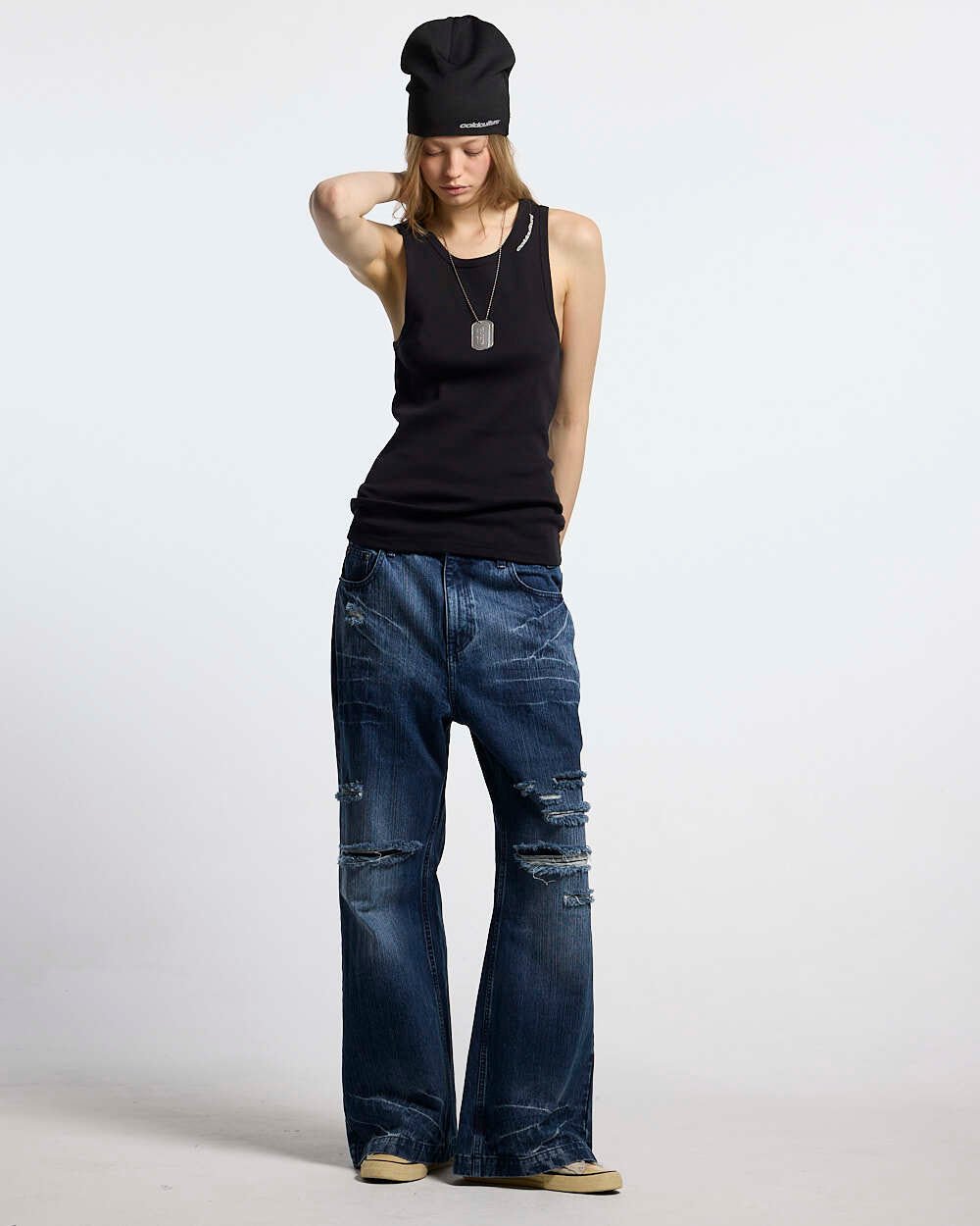 D-STRESSED V3 PANTS WASHED DENIM - distressed washed denim pants, front view on female model - Cold Culture #woman