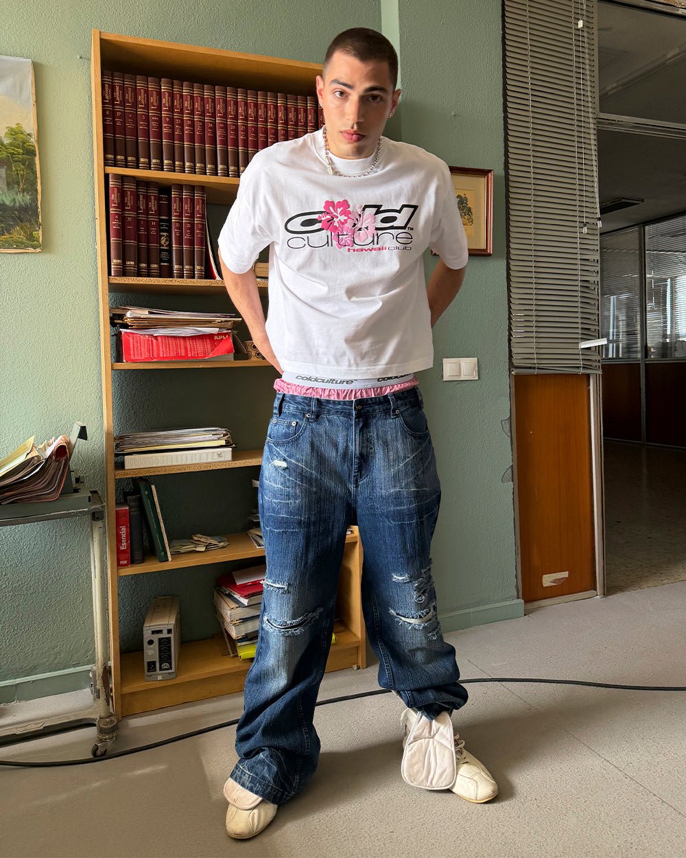 D-STRESSED V3 PANTS WASHED DENIM - distressed washed denim pants, street style shot - Cold Culture