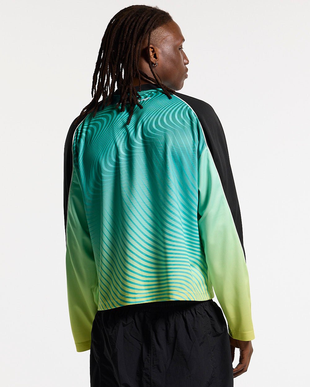 DIFFUSION LONGSLEEVE GREEN - green gradient longsleeve tee, back view on male model - Cold Culture #man