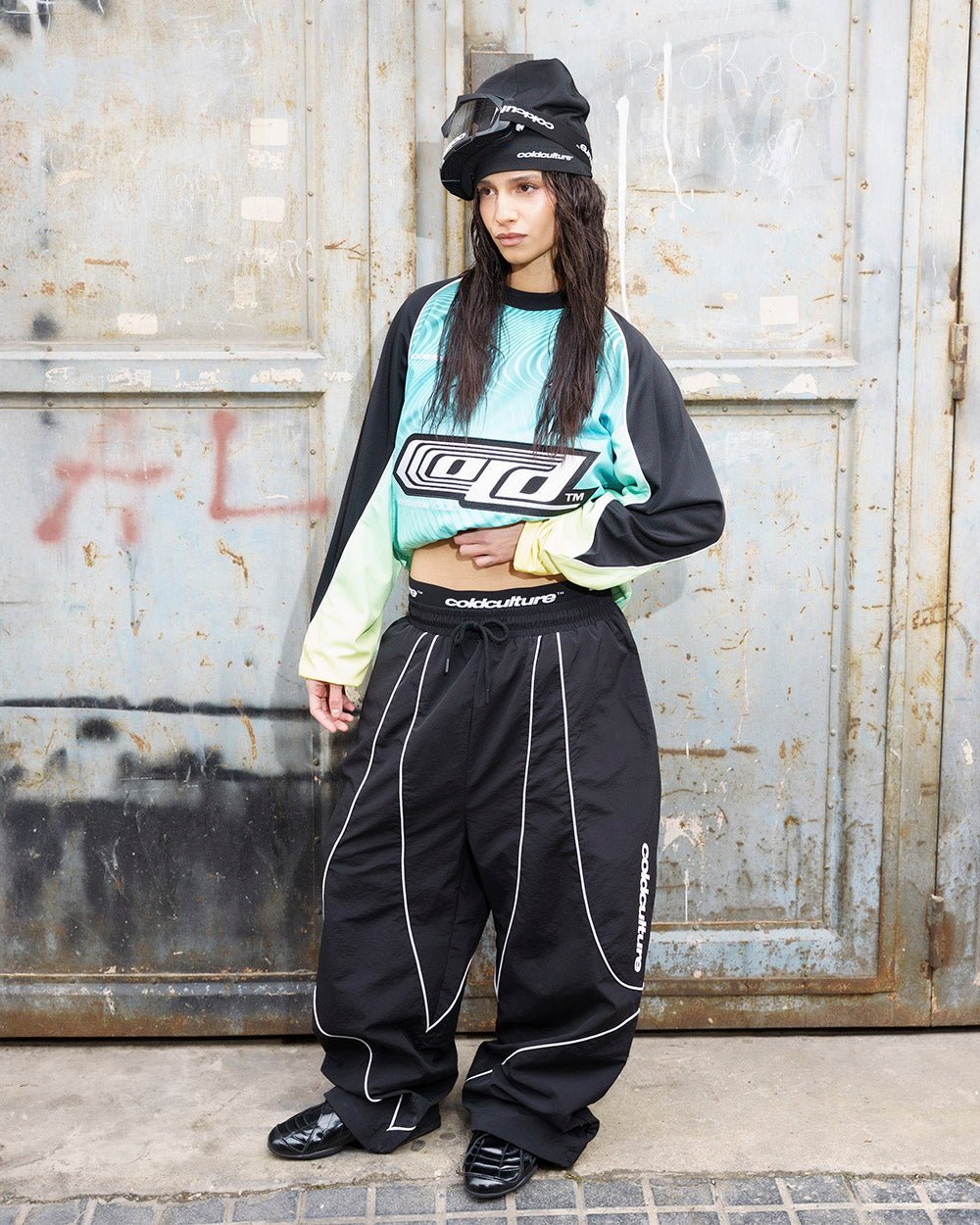 DIFFUSION LONGSLEEVE GREEN - green gradient longsleeve tee, street style shot - Cold Culture #woman