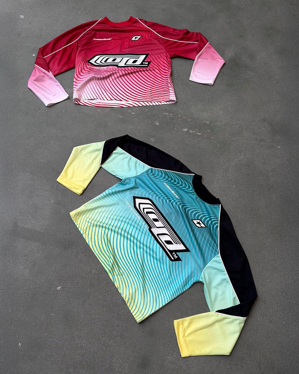 DIFFUSION LONGSLEEVE RED & WHITE - red and white gradient longsleeve tee, flat lay with matching pieces - Cold Culture