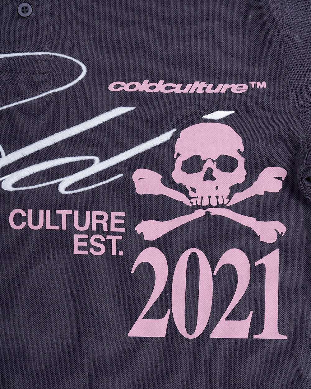 DIRTY SKULL POLO DARK GREY - dark grey graphic polo shirt, detail close-up - Cold Culture