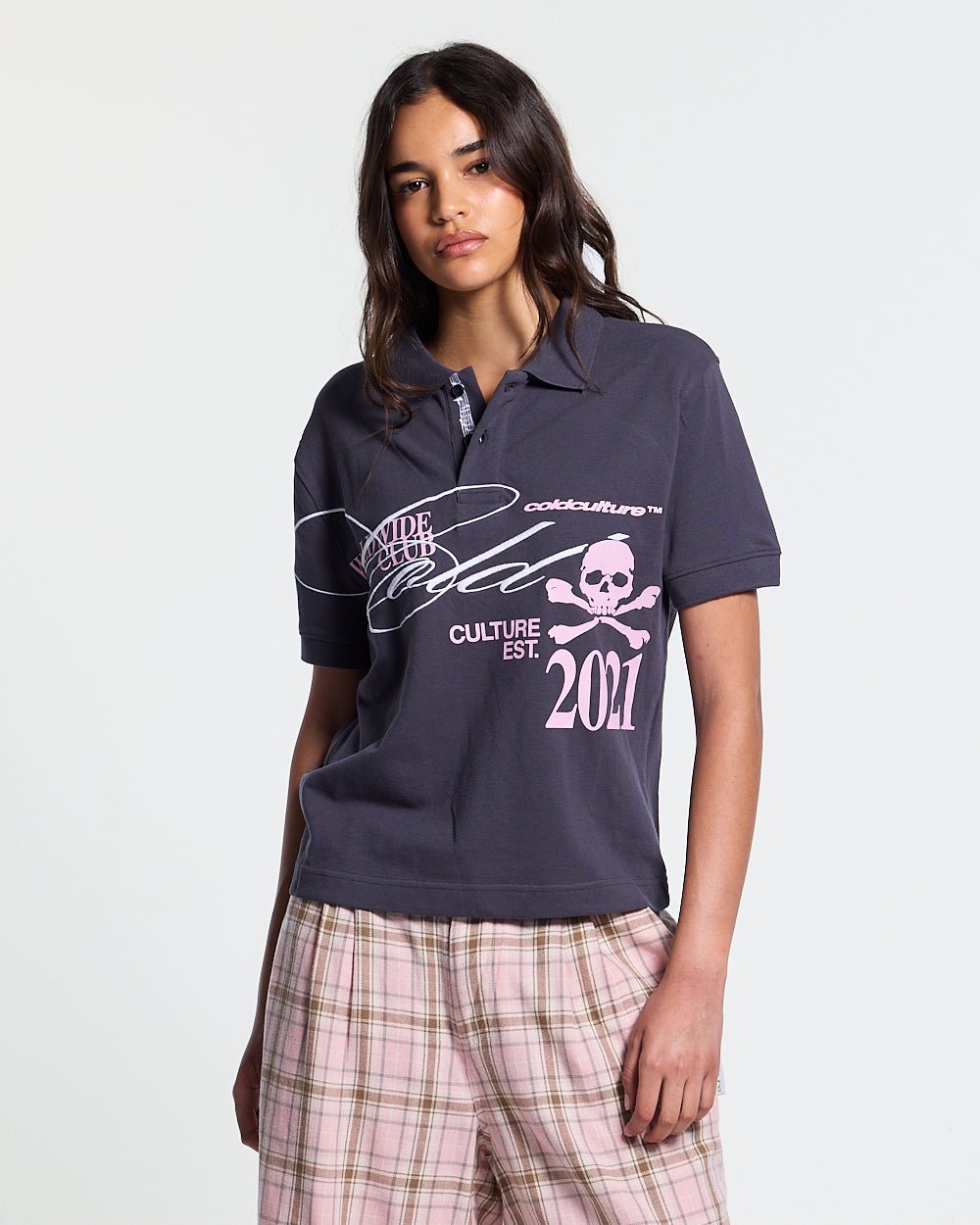DIRTY SKULL POLO DARK GREY - dark grey graphic polo shirt, front view on female model - Cold Culture #woman