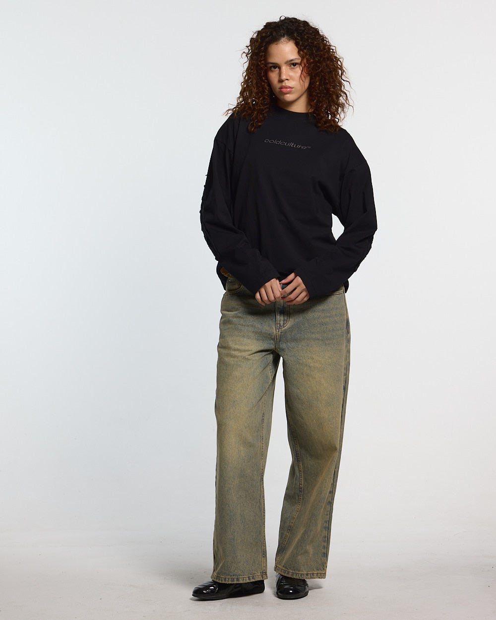 DISTRESS CURVED LONGSLEEVE BLACK - black distressed longsleeve tee, front view on female model - Cold Culture #woman