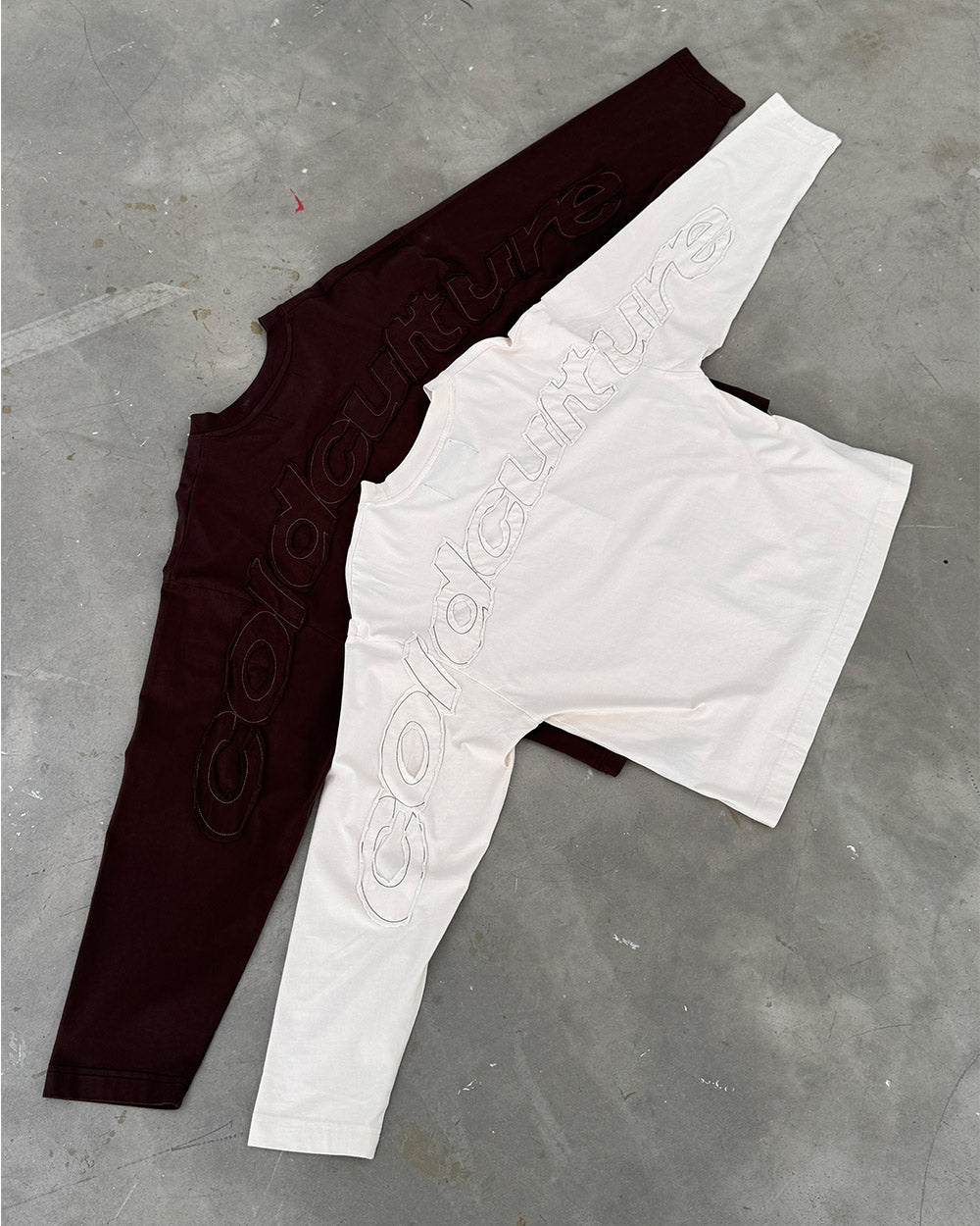 DISTRESS CURVED LONGSLEEVE LIGHT GREY - light grey distressed longsleeve tee, flat lay with matching pieces - Cold Culture