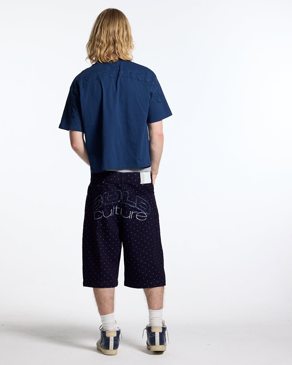 DISTRESS CURVED TEE NAVY - navy blue boxy tee, back view on male model - Cold Culture #man