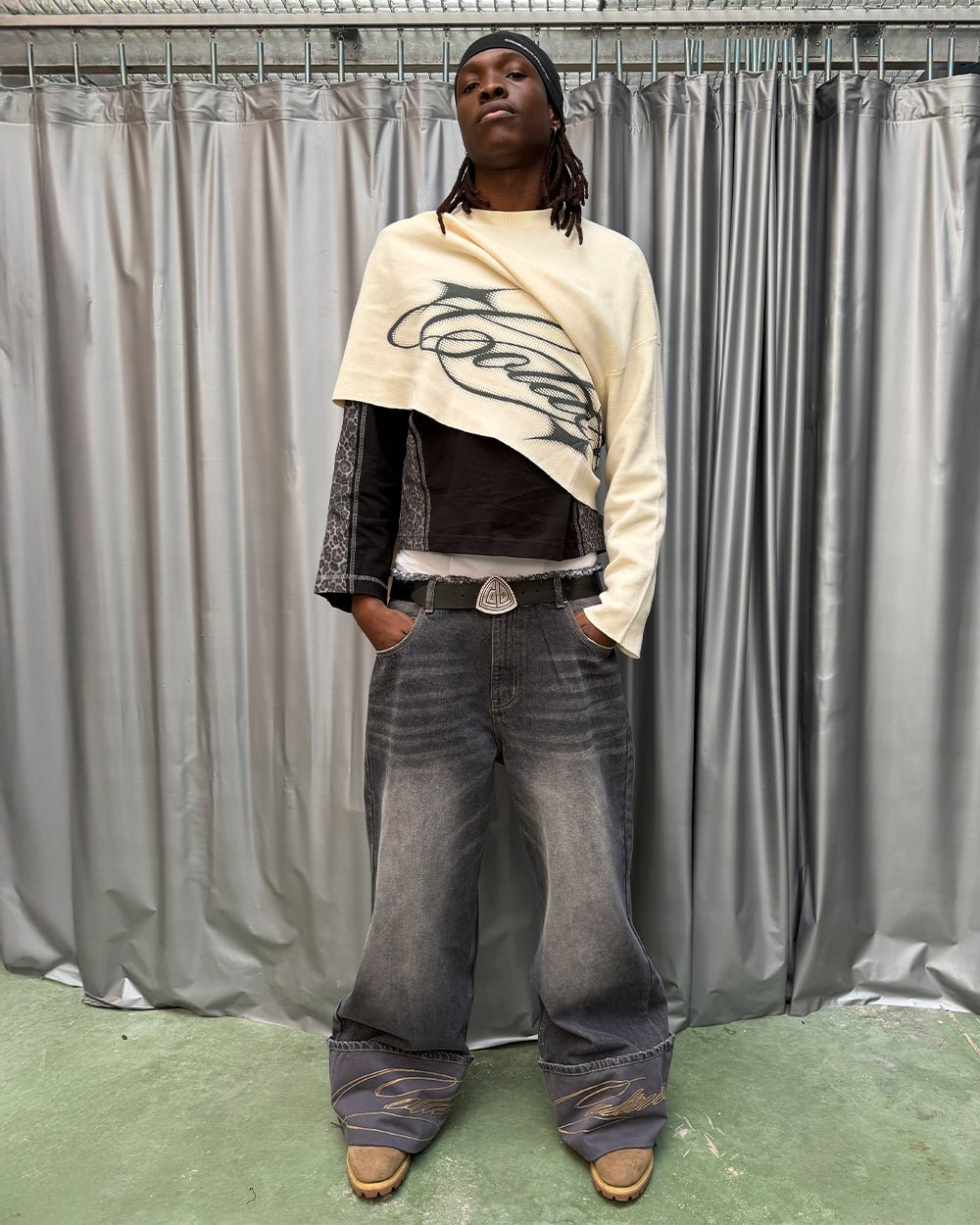 FOLDED V3 PANTS DARK GREY DENIM - dark grey washed denim pants, street style shot - Cold Culture