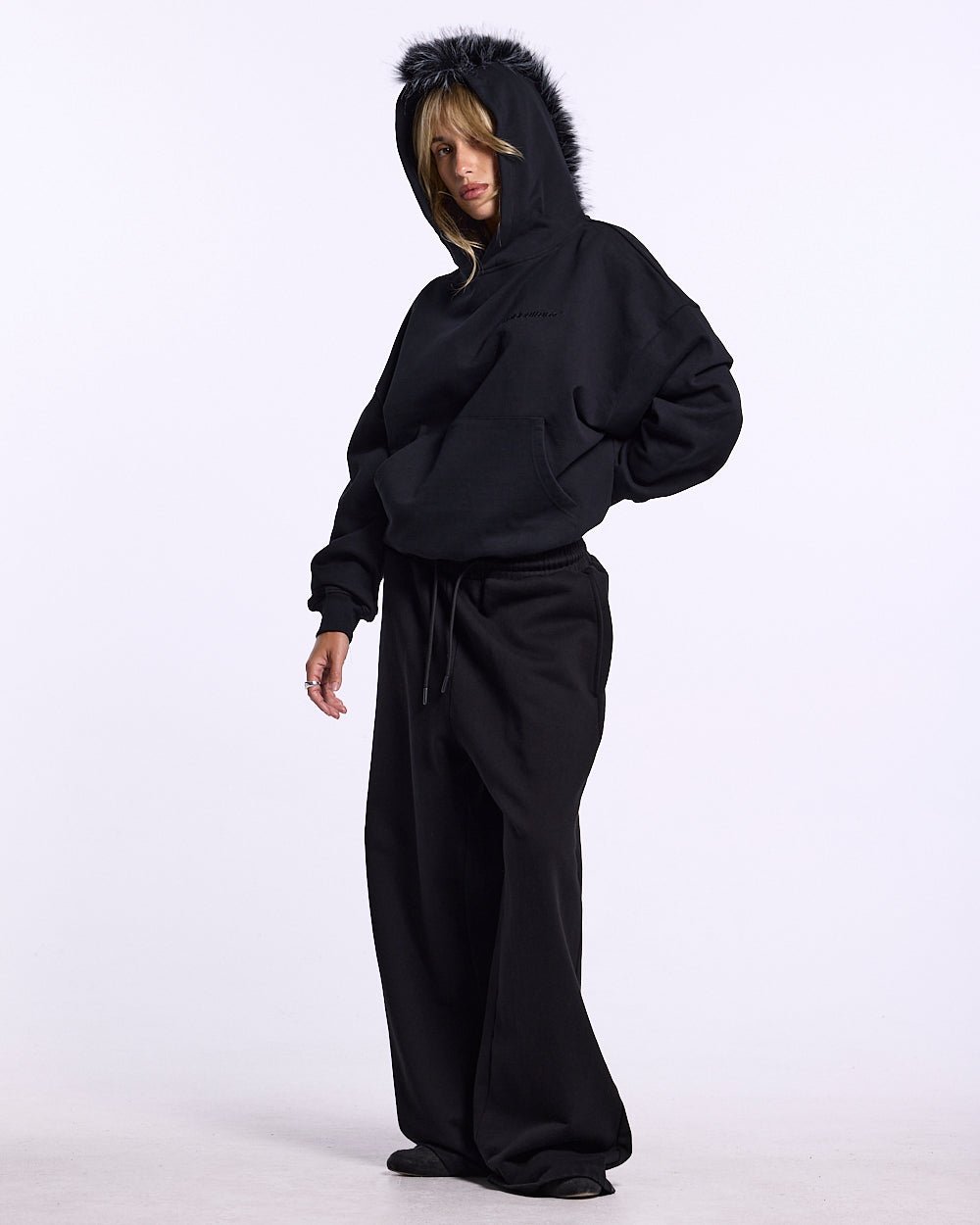 HAIRY HOODIE BLACK - Cold Culture #woman