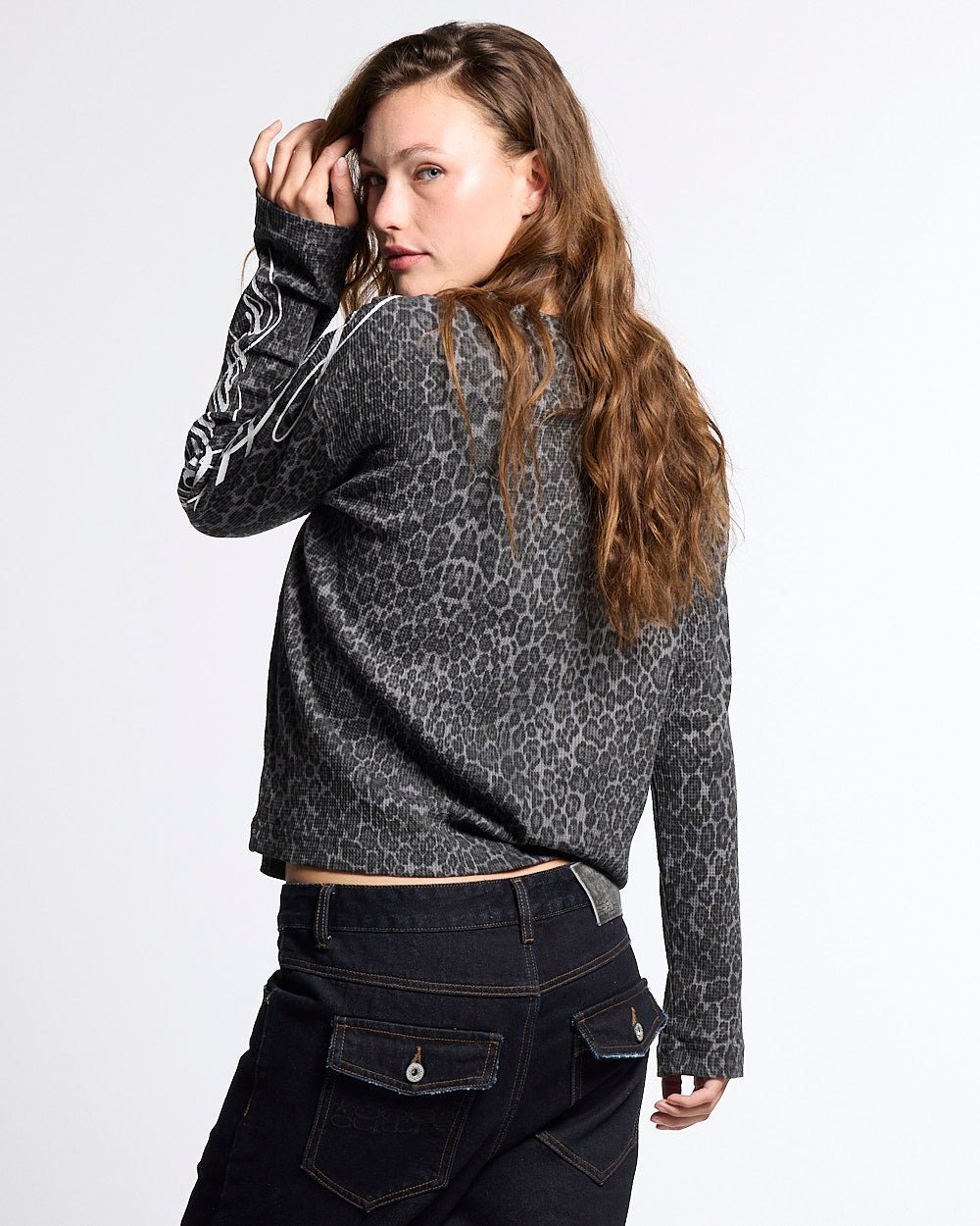 HIDDEN CHEETAH LONGSLEEVE DARK GREY - dark grey leopard print longsleeve tee, back view on female model - Cold Culture #woman