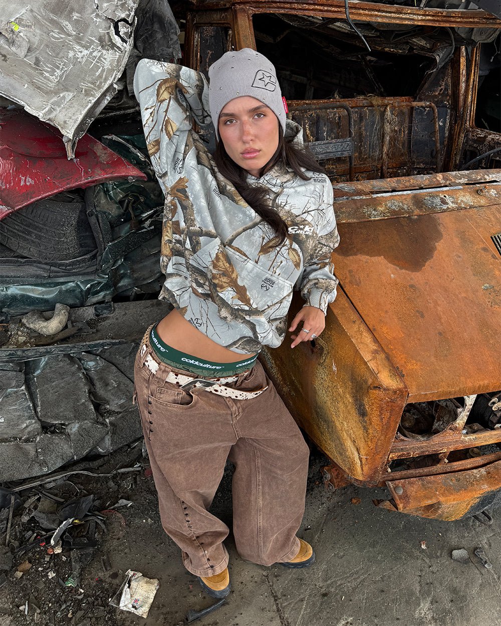 HOODIE REALTREE ARTIC - grey camo hoodie, street style shot - Cold Culture #woman