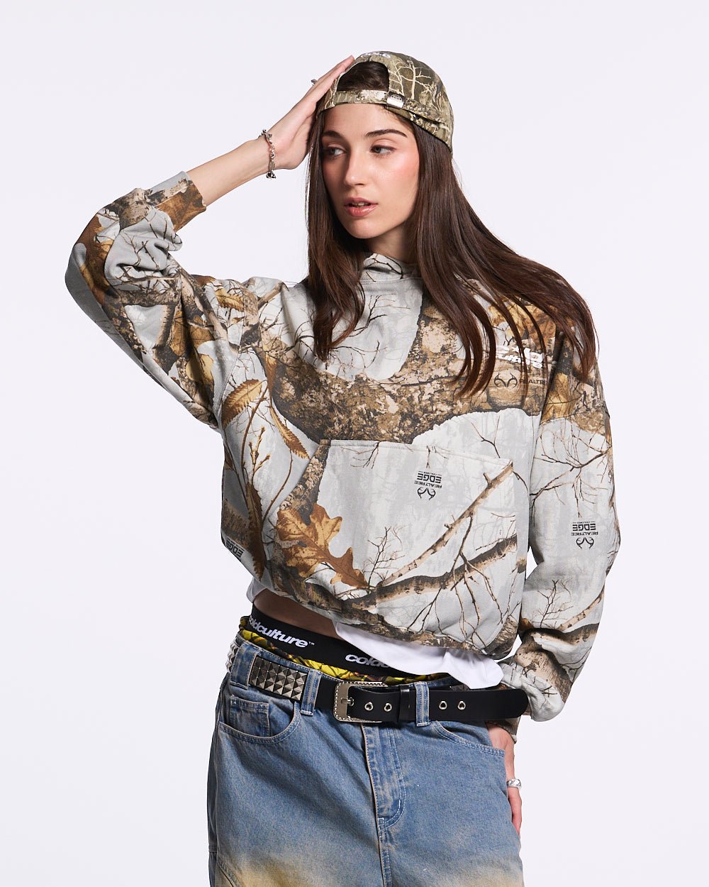 HOODIE REALTREE ARTIC - grey camo hoodie, front view on female model - Cold Culture #woman