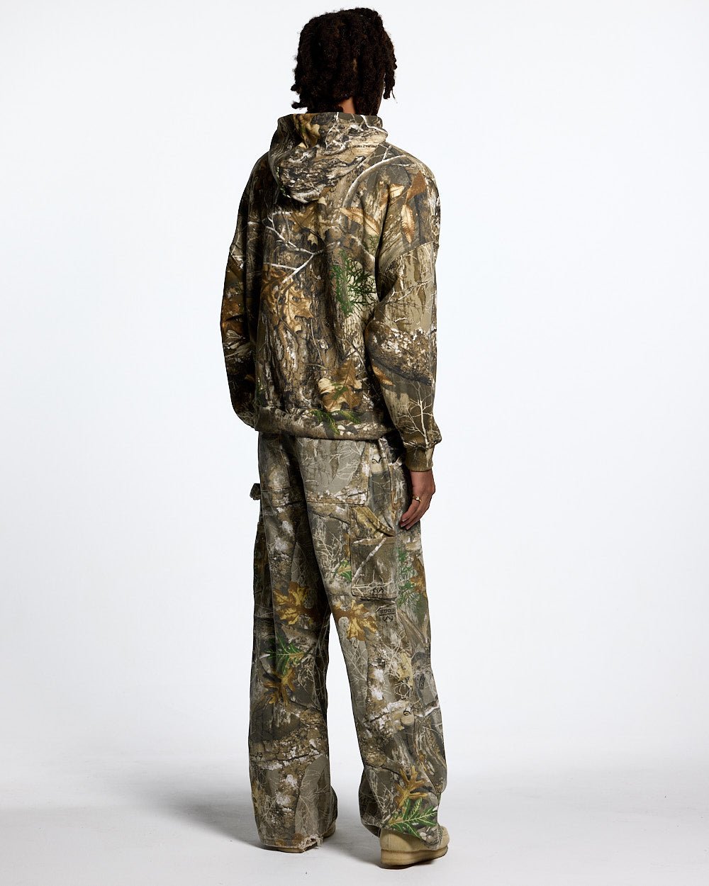HOODIE REALTREE EDGE - camo oversized hoodie, back view on male model - Cold Culture #man