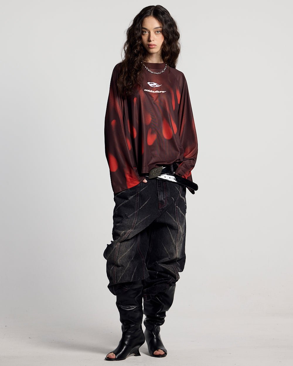 IGNITE LONGSLEEVE BLACK & RED - black and red printed longsleeve tee, front view on female model - Cold Culture #woman