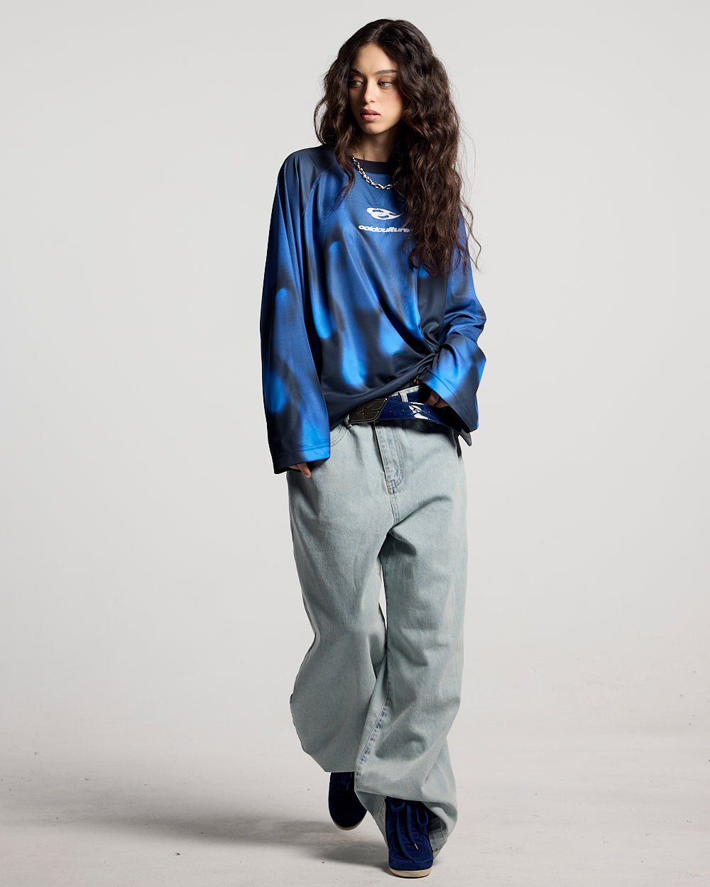 IGNITE LONGSLEEVE BLUE - blue printed longsleeve tee, front view on female model - Cold Culture #woman