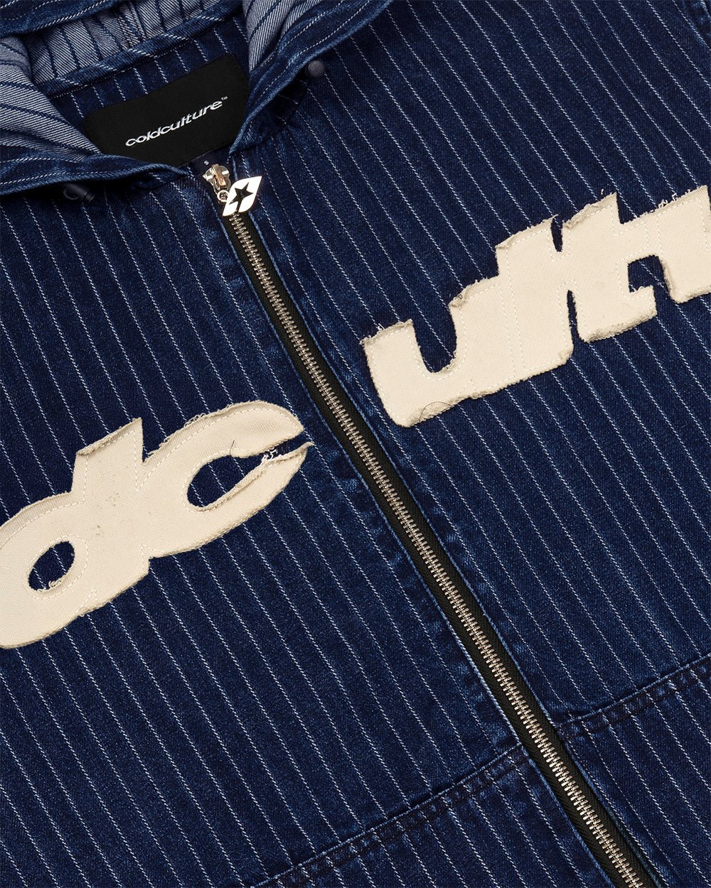 MEMPHIS HOODED SHIRT BLUE DENIM - blue denim hooded jacket, detail close-up - Cold Culture