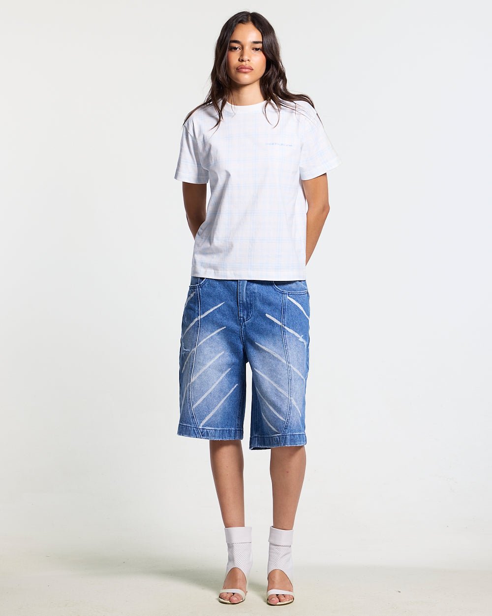 MUSIC RYTHIM SHORTS DENIM - blue washed denim shorts, front view on female model - Cold Culture #woman