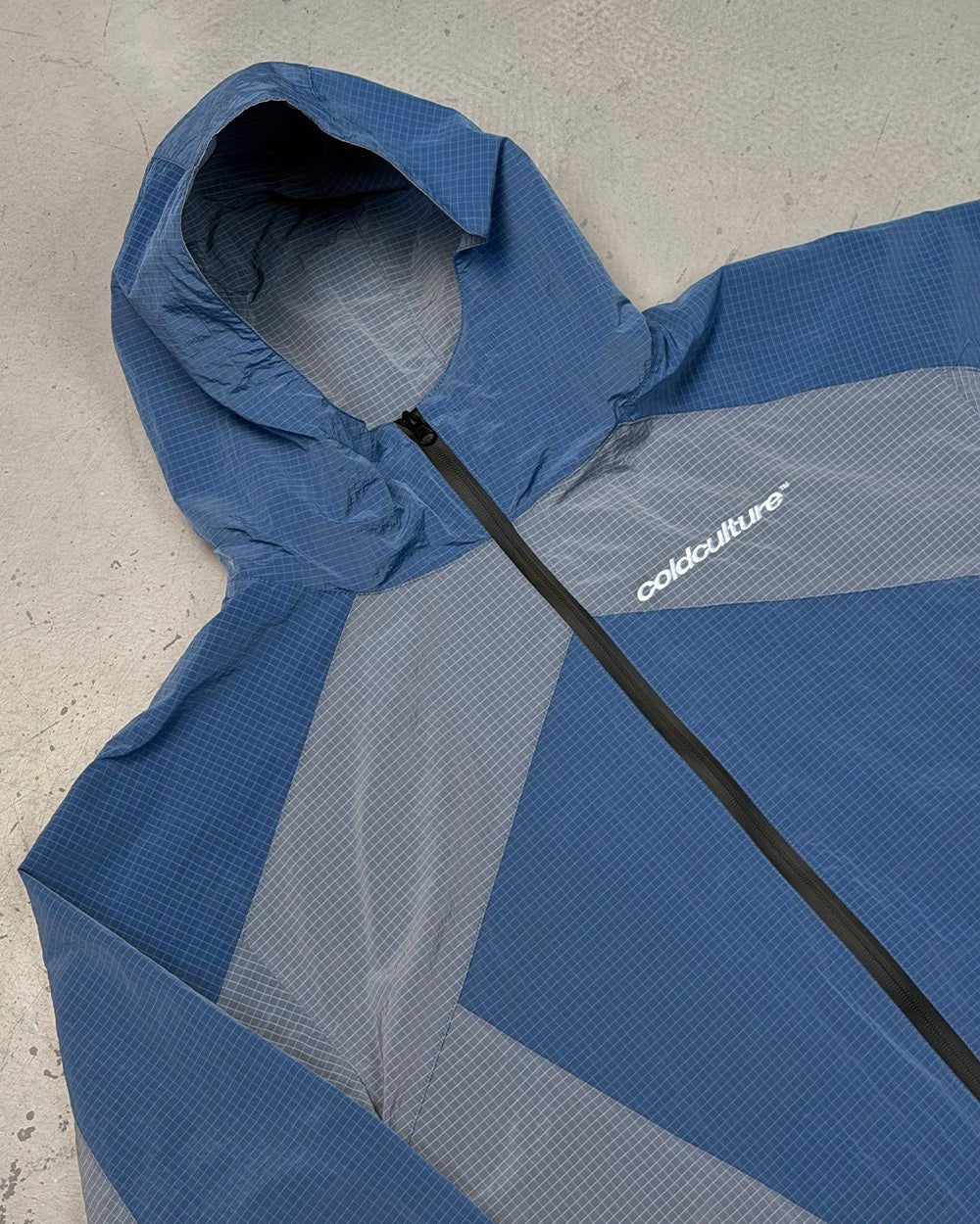 NOT FORMAL JACKET BLUE - blue colorblock hooded jacket, detail close-up - Cold Culture