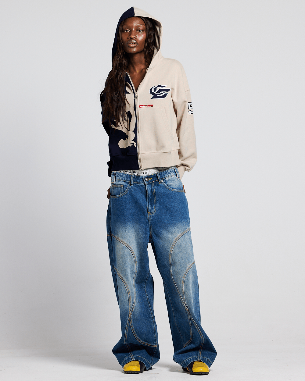 OUTLAW MOOD ZIP HOODIE IVORY GREY & DARK BLUE - navy and ivory zip-up hoodie, front view on female model - Cold Culture #woman