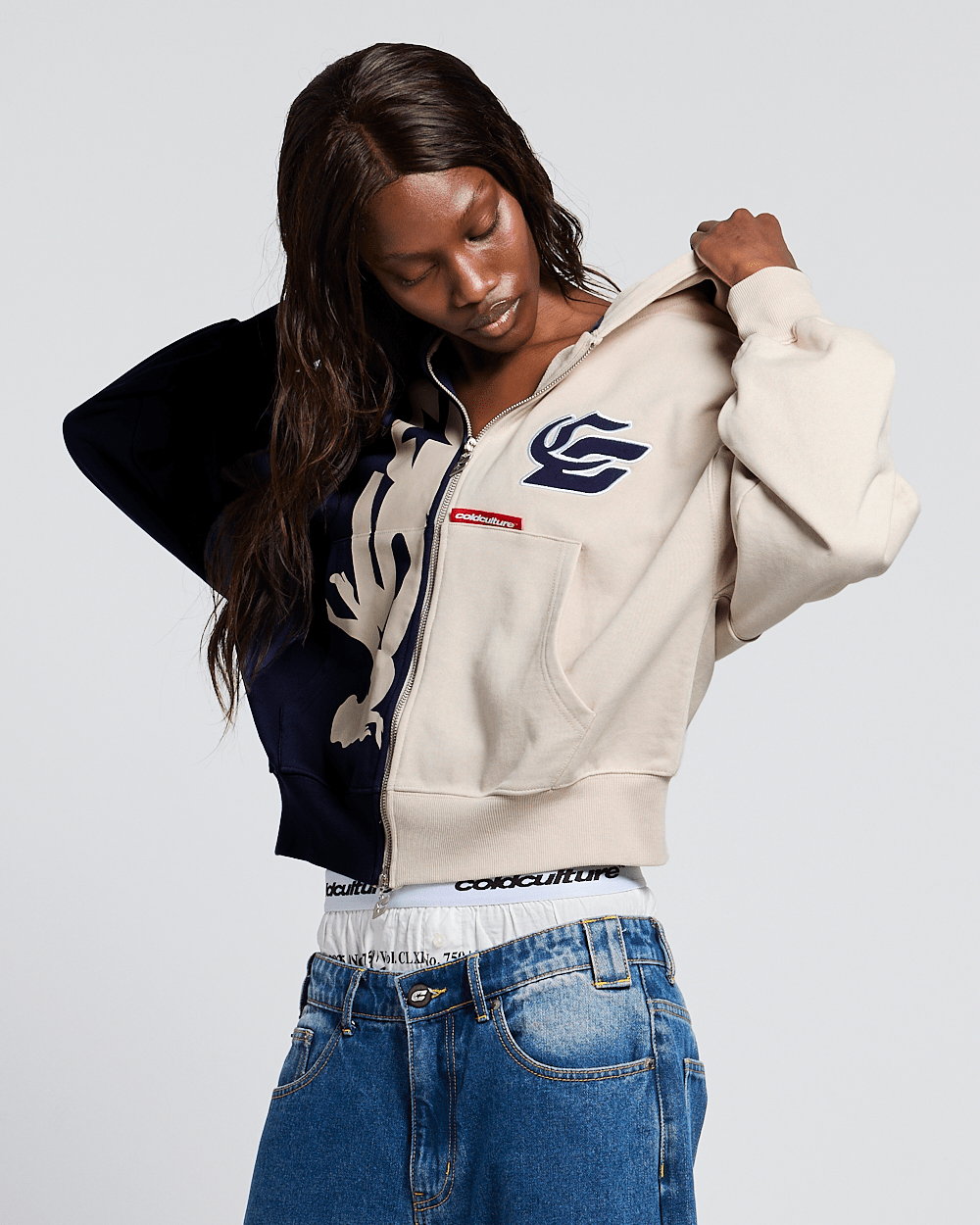 OUTLAW MOOD ZIP HOODIE IVORY GREY & DARK BLUE - navy and ivory zip-up hoodie, front view on female model - Cold Culture #woman