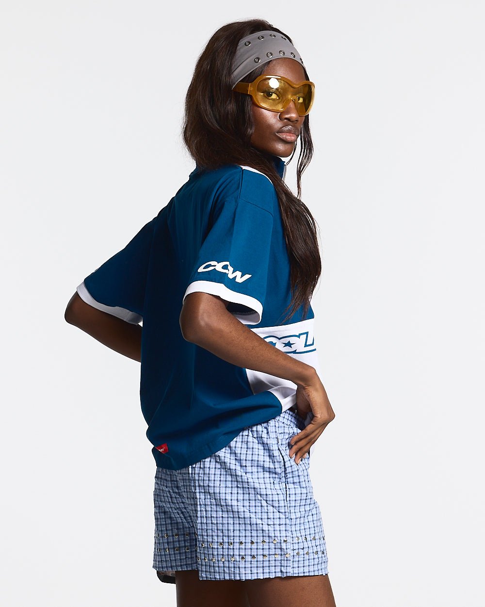 PANELS POLO TEE WHITE AND BLUE - white and blue color-block polo shirt, back view on female model - Cold Culture #woman