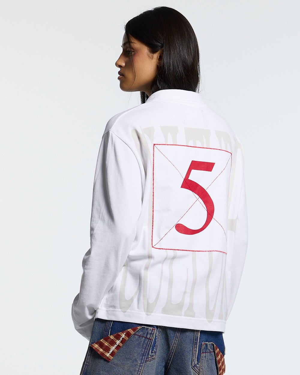 PAUSE LONGSLEEVE POLO WHITE - white graphic longsleeve polo shirt, back view on female model - Cold Culture #woman