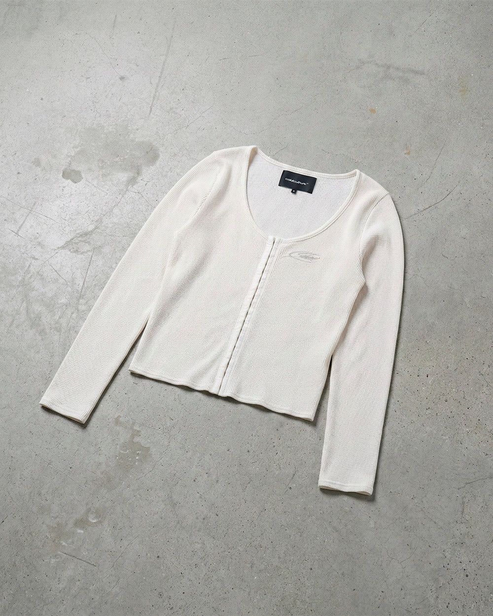 PERFECT LONGSLEEVE TOP OFF WHITE - off white longsleeve top, flat lay - Cold Culture