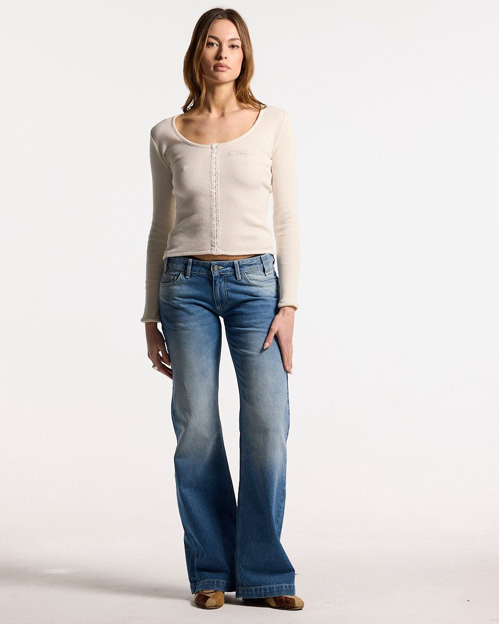 PERFECT LONGSLEEVE TOP OFF WHITE - off white longsleeve top, front view on female model - Cold Culture #woman