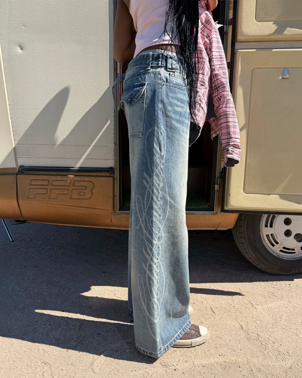 PERFECT SCRIPT PANTS BLUE DENIM - blue denim wide-leg pants, street style shot - Cold Culture