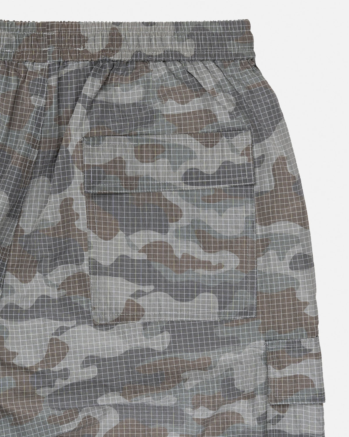 RESERVED CARGO PANTS CAMO - grey camo cargo pants, detail close-up - Cold Culture