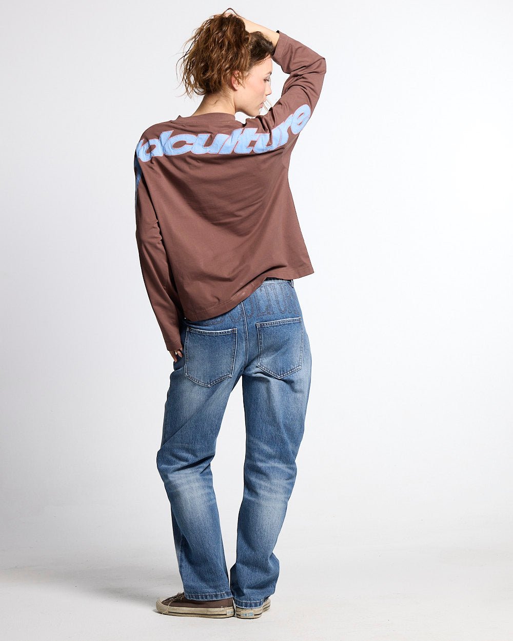 REVERSED V1 REGULAR PANTS MEDIUM DENIM - medium blue denim pants, back view on female model - Cold Culture #woman