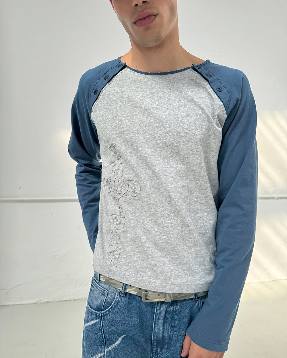 SALTY LONGSLEEVE HEATHER GREY - grey and blue raglan longsleeve tee, on model close-up - Cold Culture