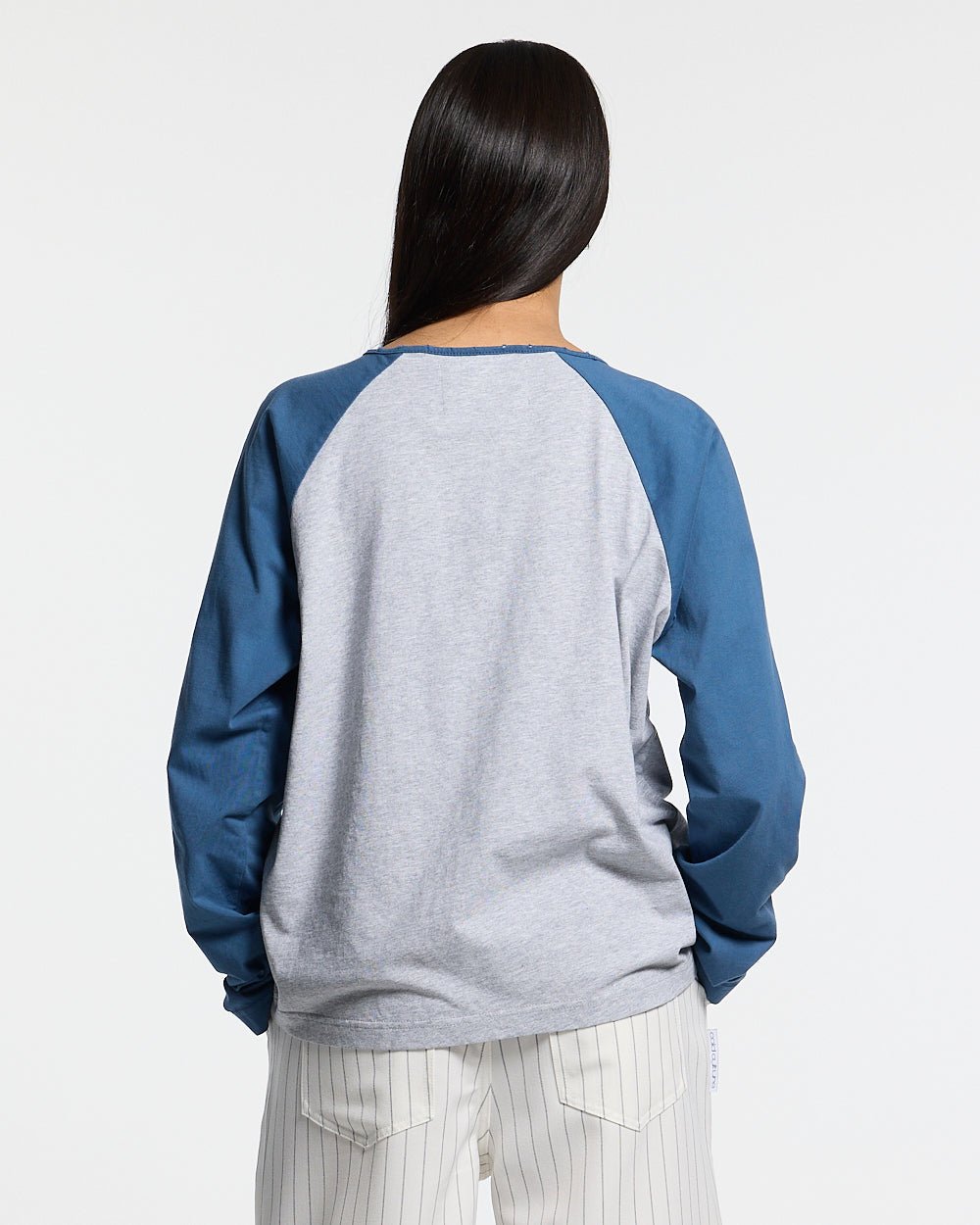 SALTY LONGSLEEVE HEATHER GREY - grey and blue raglan longsleeve tee, back view on female model - Cold Culture #woman