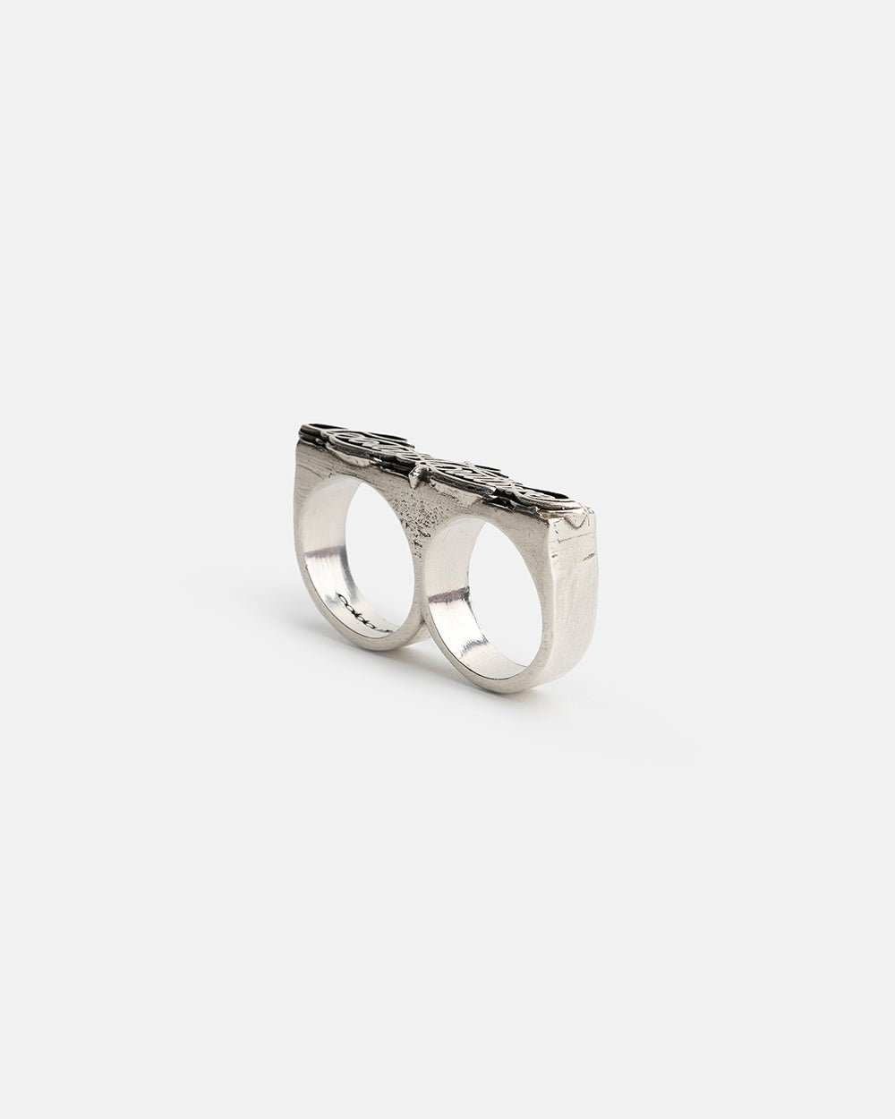 SCRIPT DOUBLE RING SILVER - silver double finger ring, side view - Cold Culture #packshot