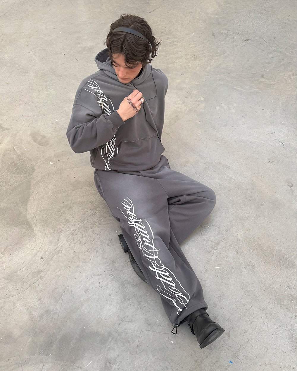 SCRIPT HOODIE ANTRACITE GREY - grey script print hoodie, street style shot - Cold Culture #woman