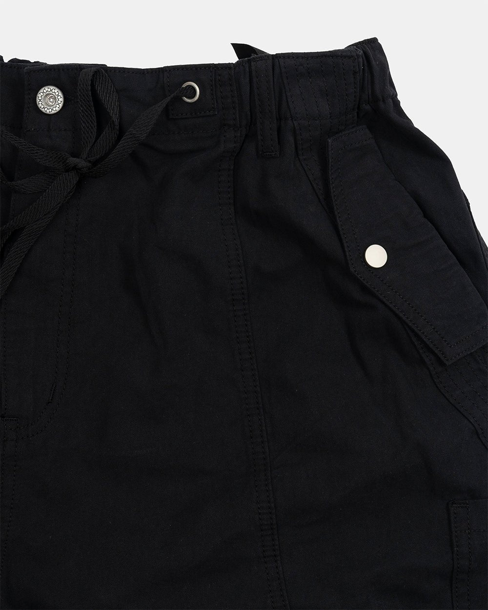 SOLID CARGO PANTS BLACK - black cargo pants, detail close-up - Cold Culture