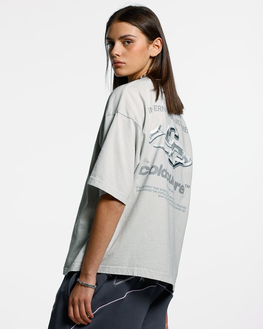SPARKLY TEE LIGHT GREY - light grey graphic print tee, back view on female model - Cold Culture #woman