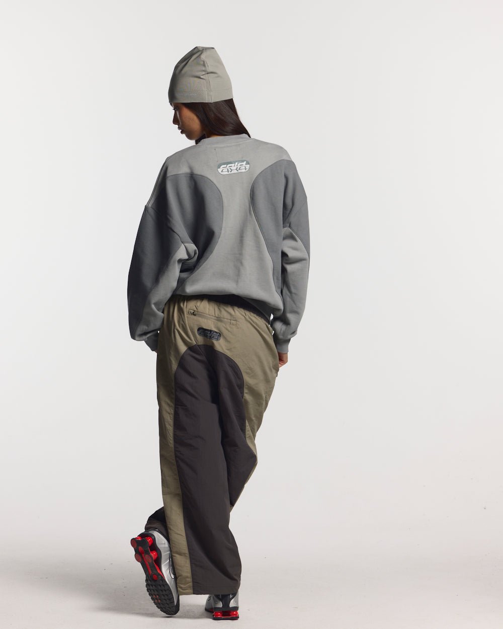 SPEED & SHINE CREWNECK GREY - grey two-tone crewneck sweatshirt, back view on female model - Cold Culture #woman