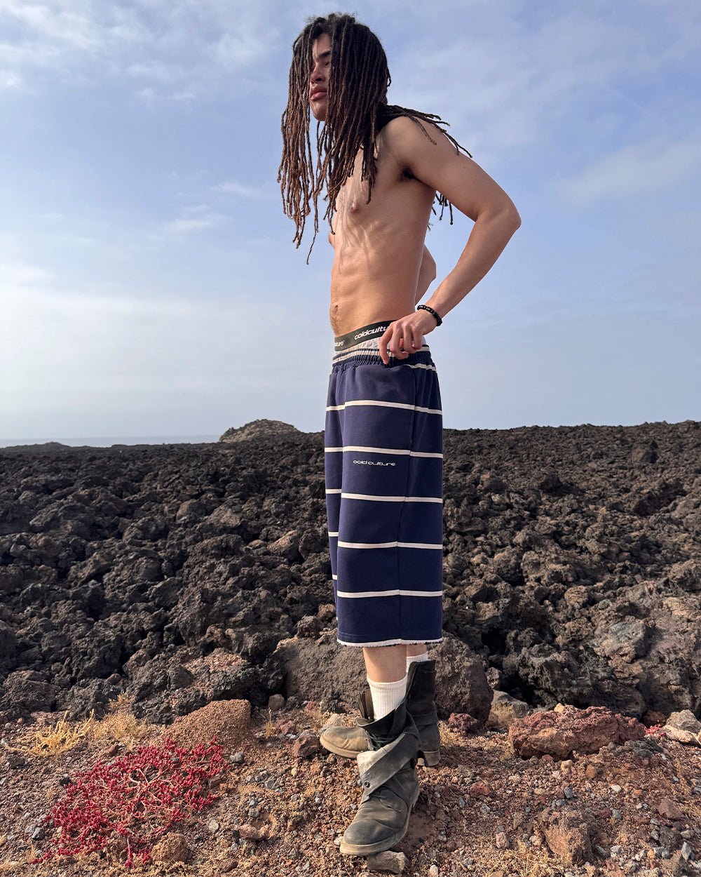 STALLION SHORT SWEATPANTS NAVY - navy striped sweat shorts, street style shot - Cold Culture