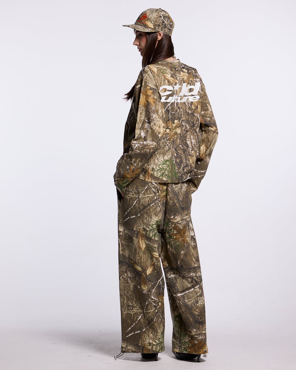 SWEATPANTS REALTREE EDGE - brown camo sweatpants, back view on female model - Cold Culture #woman