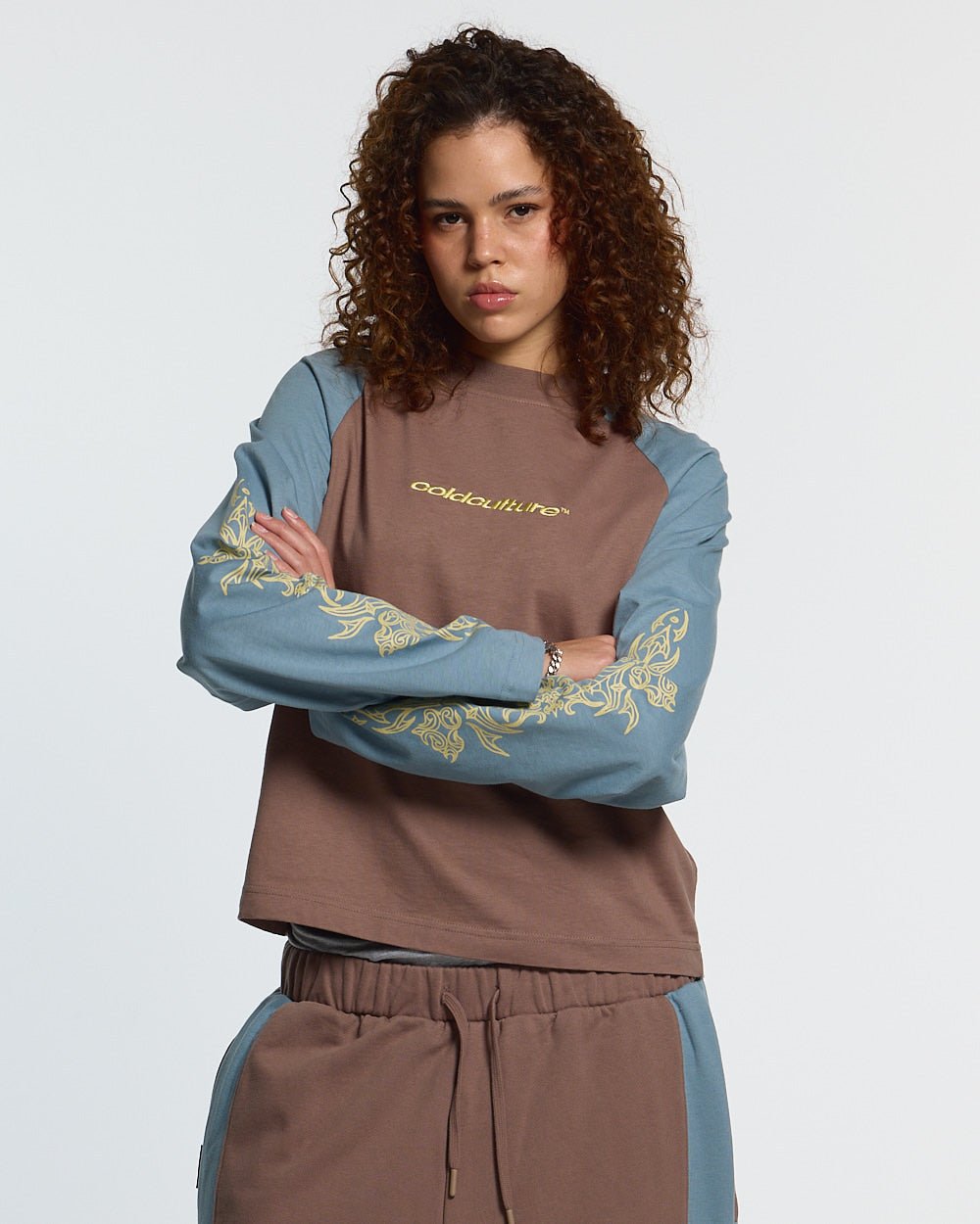 TRIBAL LONGSLEEVE BROWN & BLUE - brown and blue tribal longsleeve tee, front view on female model - Cold Culture #woman