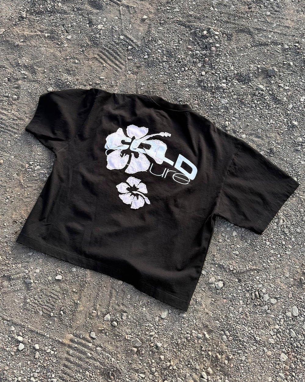 TROPICAL FEVER TEE BLACK - black hibiscus print tee, flat lay - Cold Culture