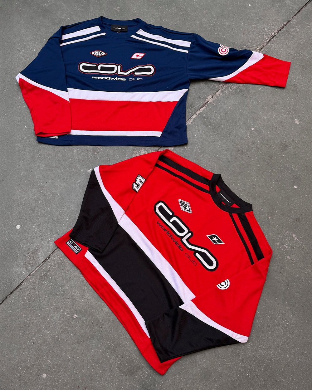 55 VIRAL LONGSLEEVE BLUE - navy and red longsleeve jersey, flat lay with matching pieces - Cold Culture